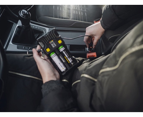 Универсальное зарядное устройство Armytek UNI C2