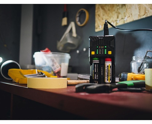Универсальное зарядное устройство Armytek UNI C2