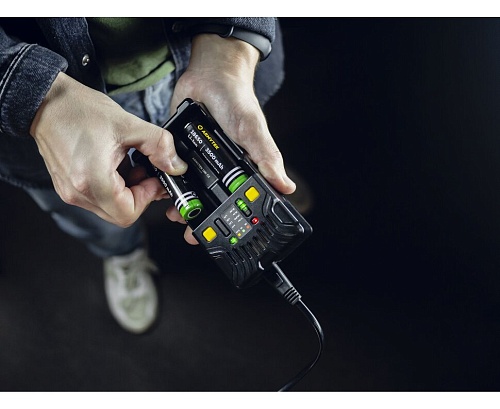 Универсальное зарядное устройство Armytek UNI C2